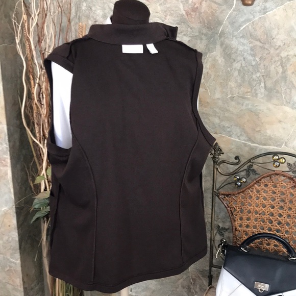 Chicos weekends 🌹 size 2 pleated deep rich chocolate brown vest With pockets - Picture 9 of 9